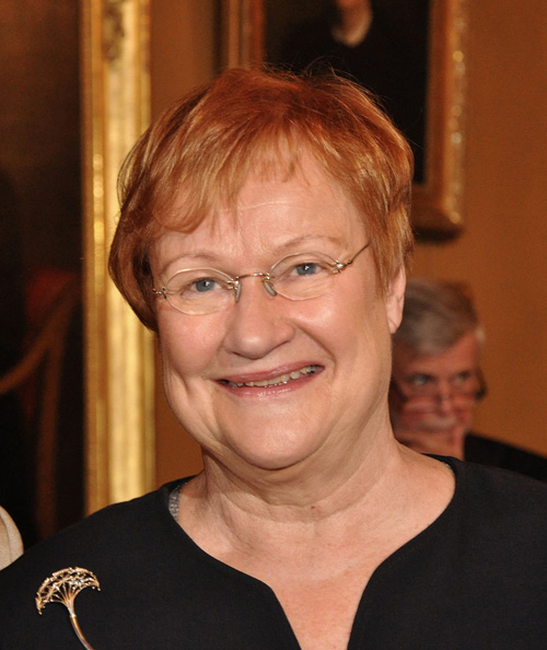 1200px-Tarja_Halonen_1c389_8827-2